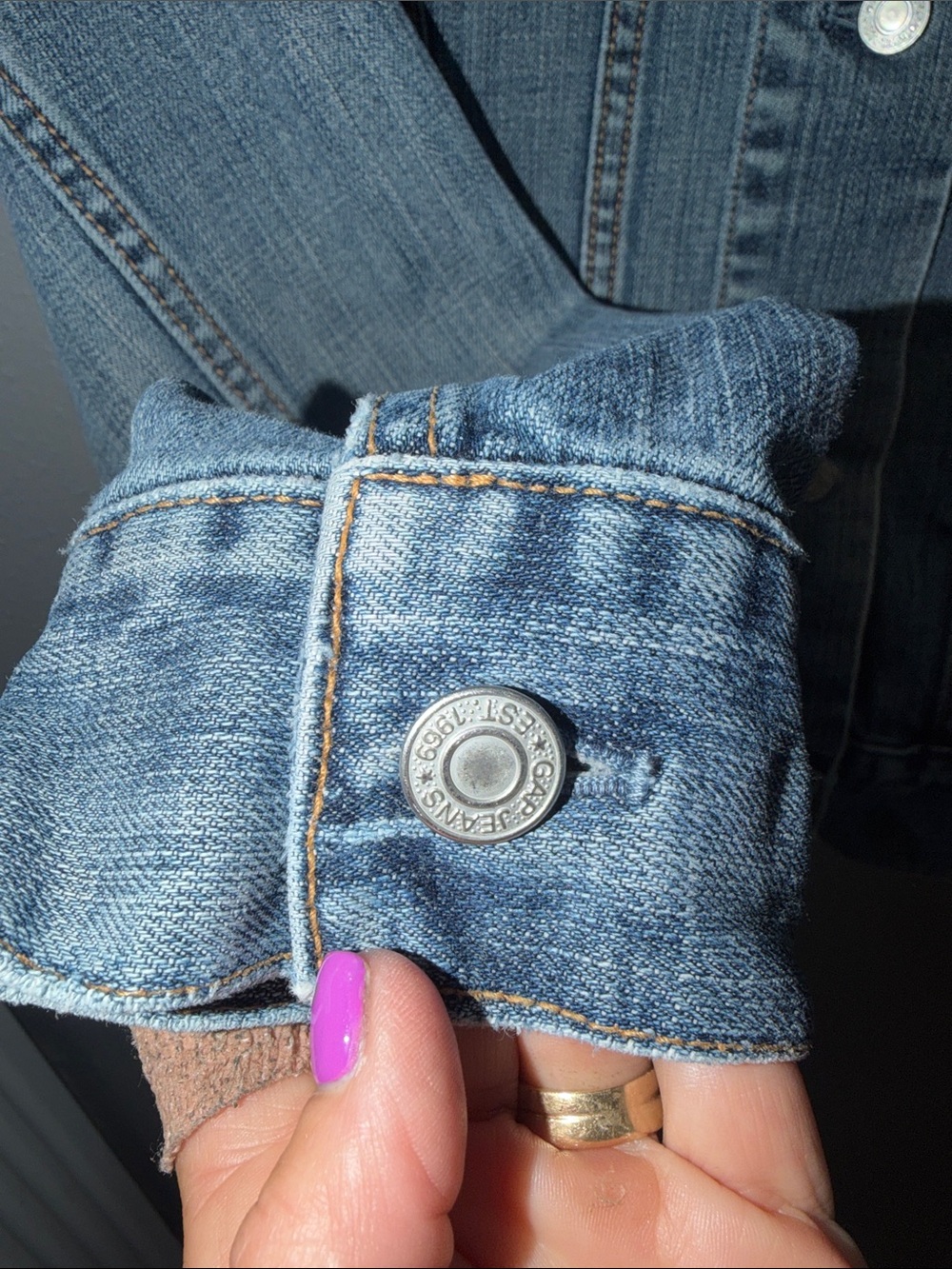 GAP Classic Light Wash Denim Jacket - Picture 5 of 7